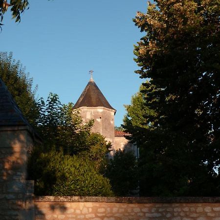 Bed and Breakfast La Laiterie Du Logis Chaniers Екстер'єр фото